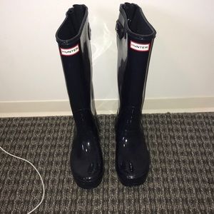 Navy Hunter boots!